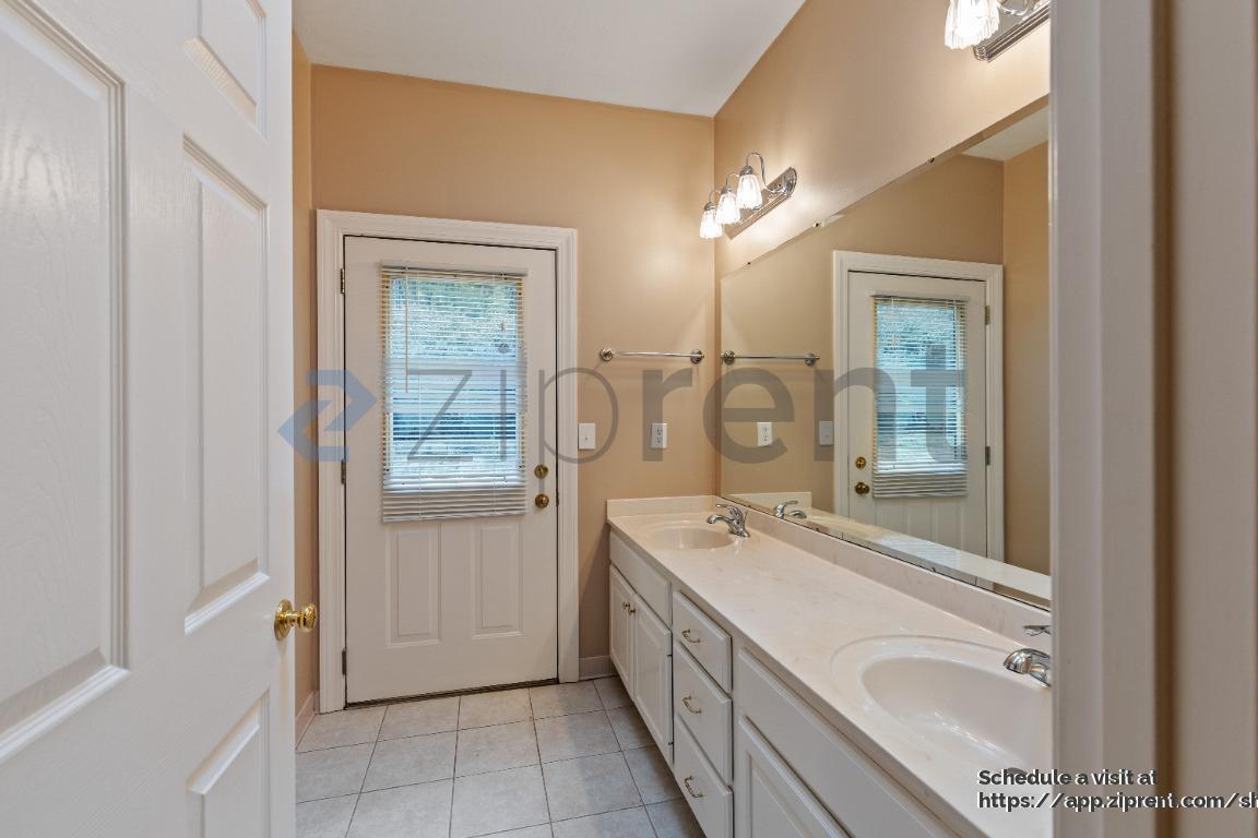 Building Photo - 6 Tiburon Pl