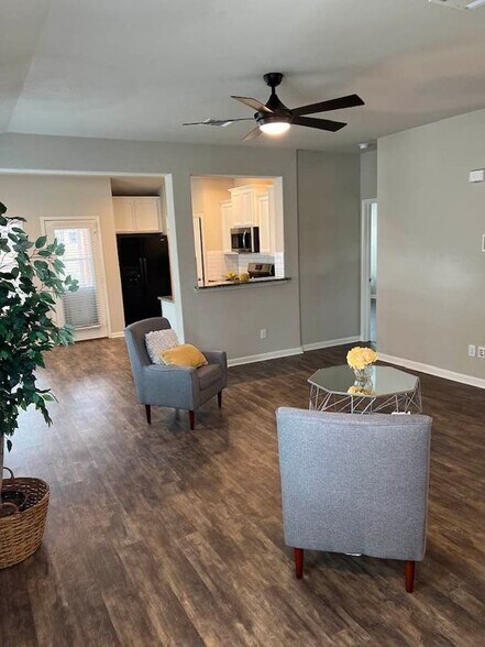 Building Photo - 448 Mallow Dr