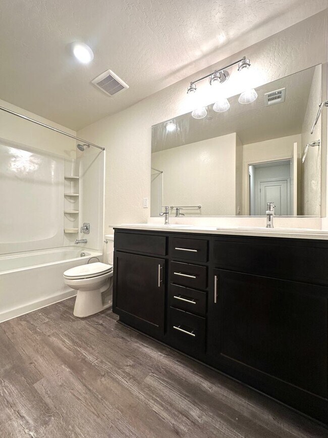 Building Photo - Beautiful Single Story Home Ready To Be Called Home!