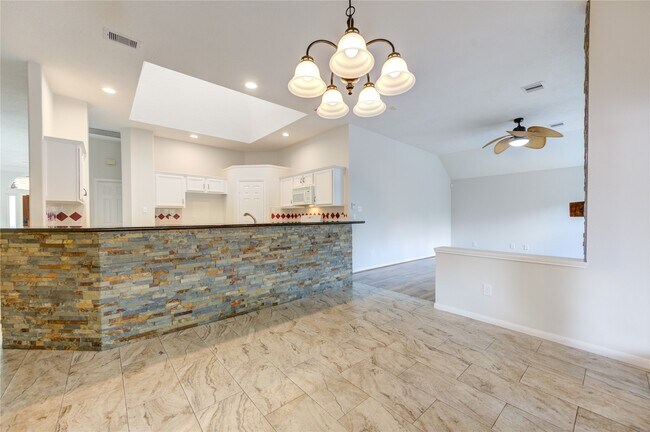 Building Photo - 15831 Laurel Cove