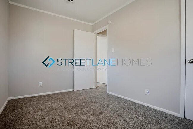 Building Photo - 4202 Snellings Dr