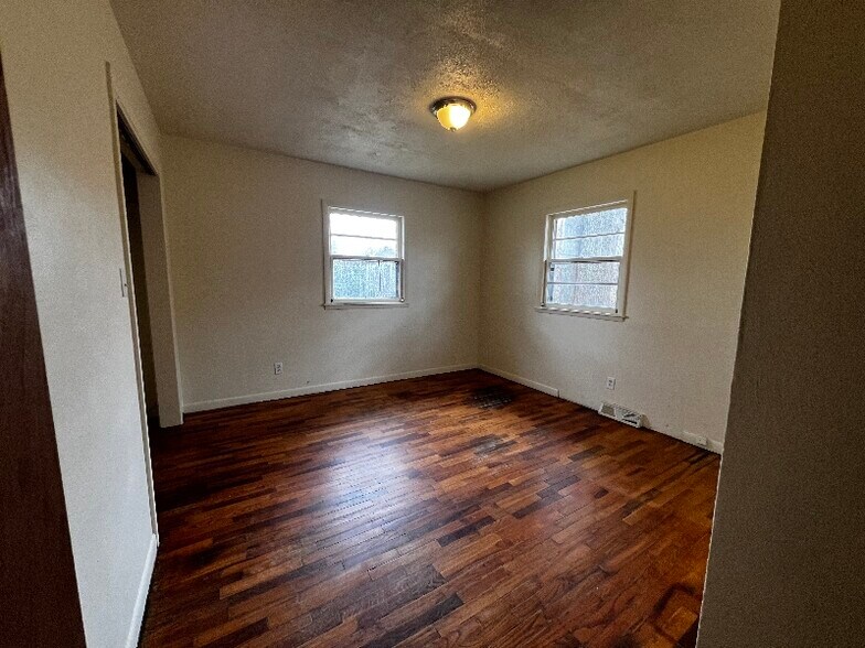Building Photo - 2617 Vista Lake Dr