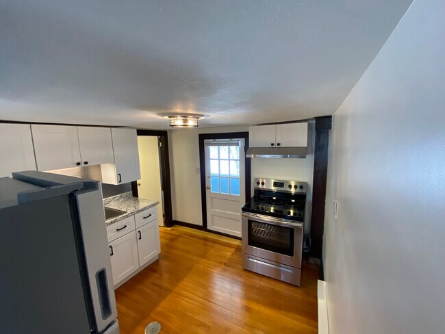 Building Photo - 54 Bridge St