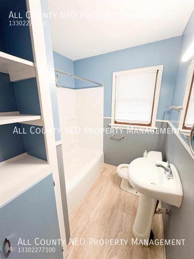 Building Photo - 106 Selden Ave