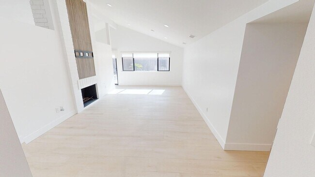 Building Photo - Welcome to your dream home! Single story R...