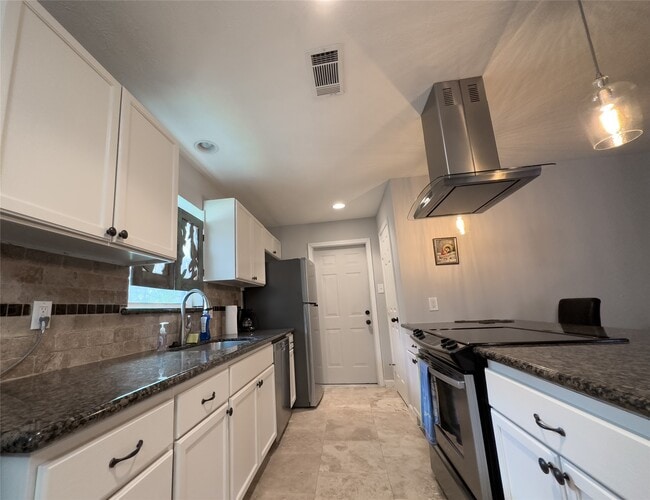 Building Photo - 307 Shirleen Dr