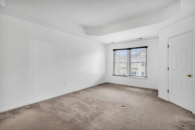 Building Photo - 3 Langtry Ter