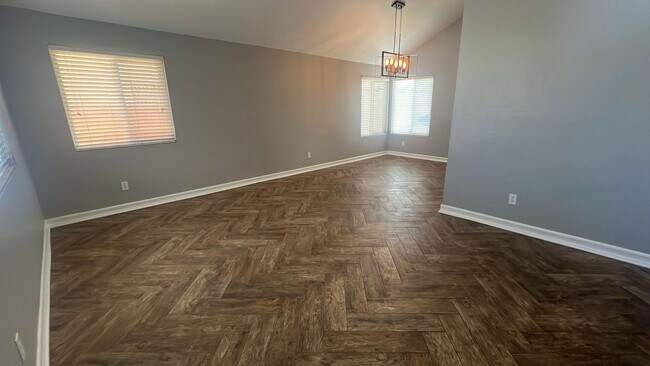 Building Photo - EAST PALMDALE HOME