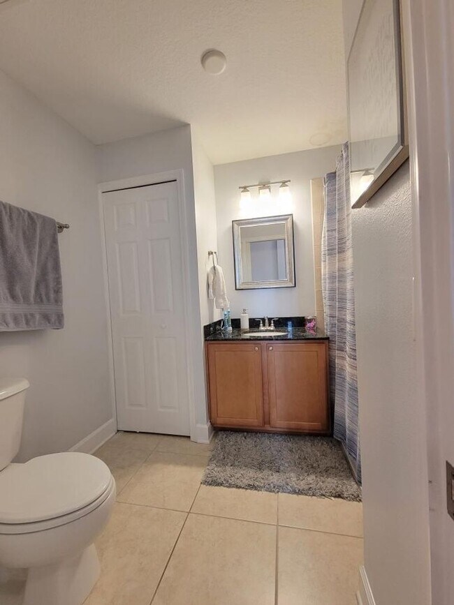 Building Photo - Fully Renovated Large 3 Bed 2.5 Bath 2 Car Garage Townhouse in Perfect Location