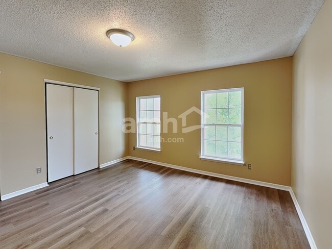 Building Photo - 10709 McClain Dr