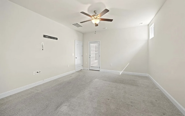 Building Photo - 212 Thunder Forest Ln
