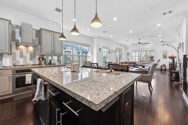 Building Photo - 1621 Rosewood St