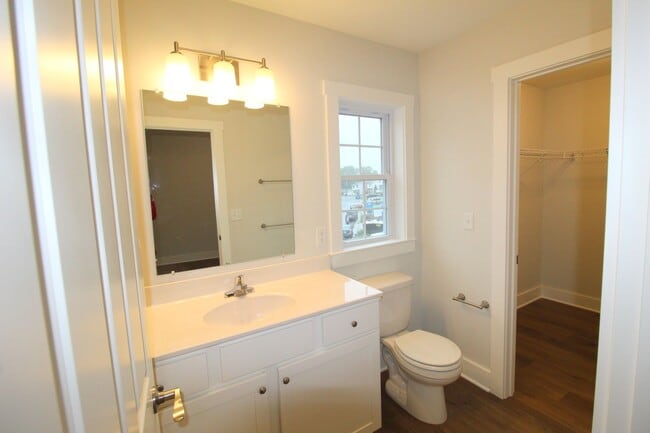 Building Photo - Lease assignment