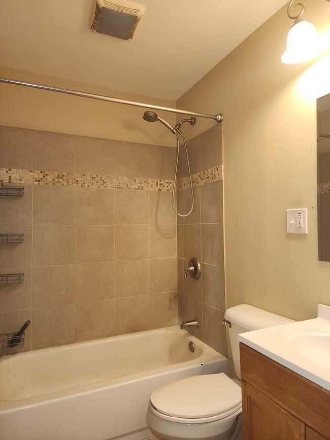 Building Photo - 423 Dalhart Ave