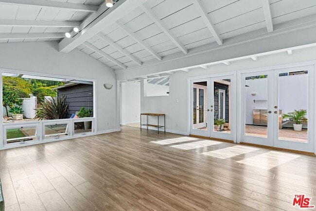 Building Photo - 8176 La Jolla Shores Dr