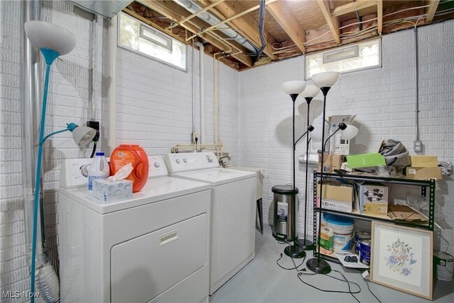 Building Photo - 2494 W 7th St