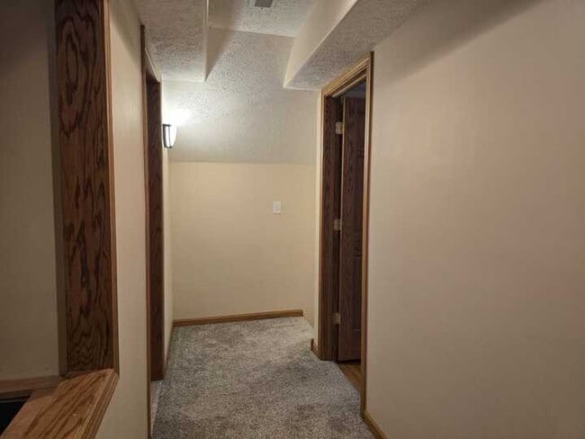 Building Photo - 312 W 9th St