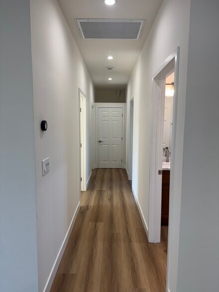 Building Photo - 15920 Eccles St