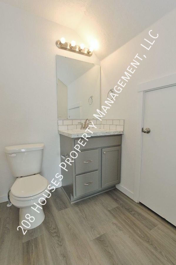 Building Photo - Modern townhouse in a Cozy Community. 50% ...