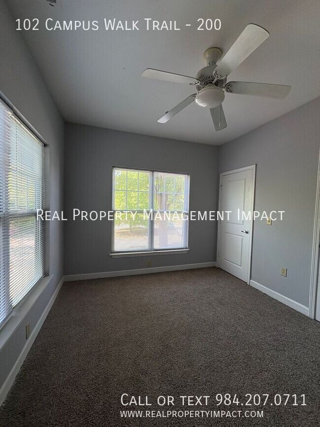 Building Photo - 102 Campus Walk Trl