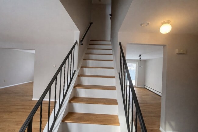 Building Photo - House for rent