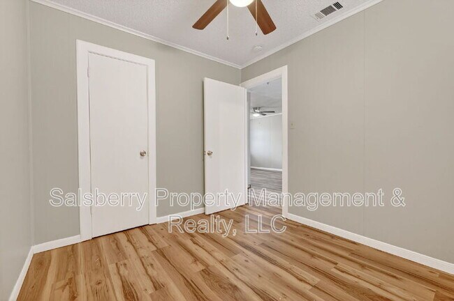 Building Photo - 1204 NW 3rd Ave