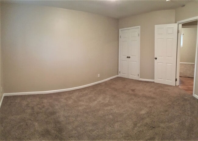 Building Photo - 784 Rojean Dr