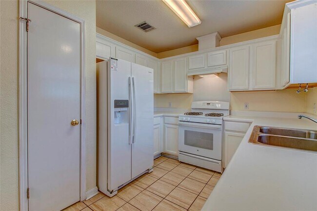Building Photo - 109 Azalea Dr