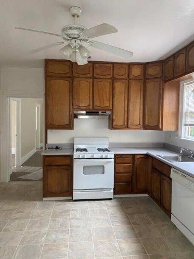 Building Photo - 325 Ohio St