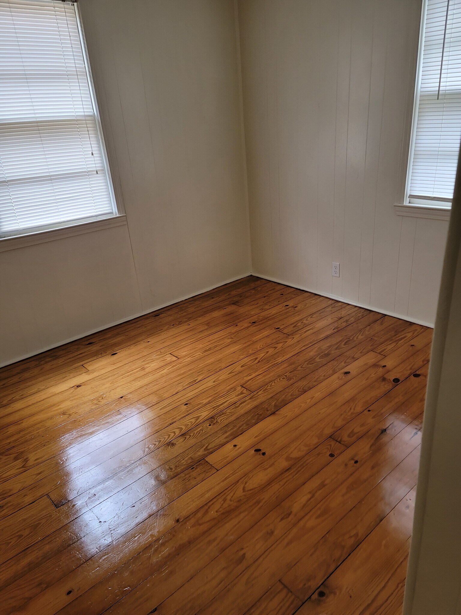 Building Photo - 146 Mills Rd