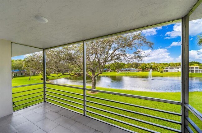 Building Photo - 3611 Oaks Clubhouse Dr