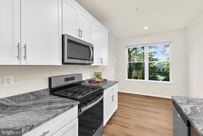Building Photo - 1102 Thomas Trl