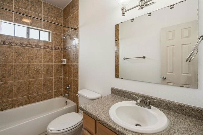 Building Photo - 302 Echo Valley Dr