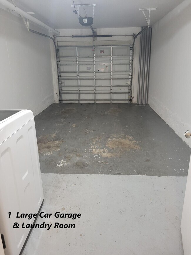 Building Photo - 1400 Crestwood Ct S