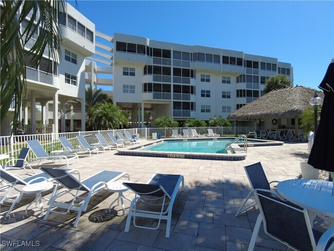 Building Photo - 12945 Vanderbilt Dr
