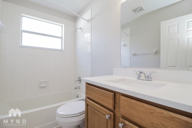 Building Photo - 536 Remington Oak Dr
