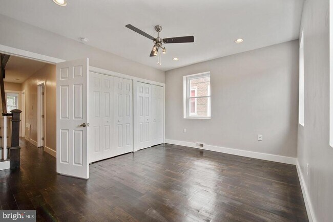 Building Photo - 5445 Ridge Ave