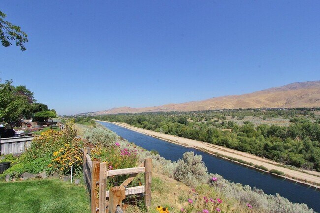 Building Photo - Immaculate Rim Home w/Stunning Views