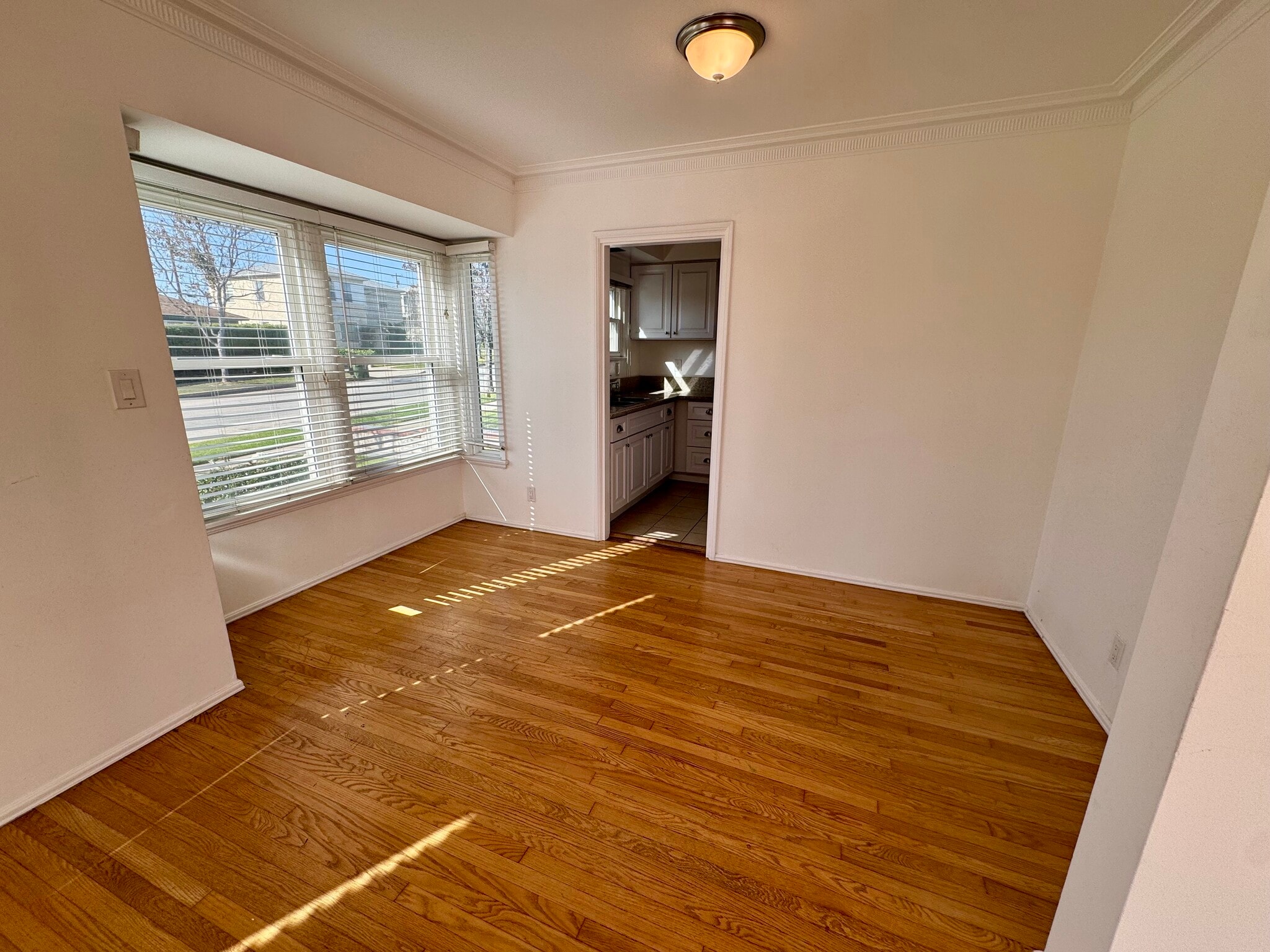 Building Photo - 6122 S Fairfax Ave