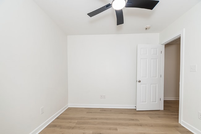 Building Photo - Charming & Spacious 3-Bed Townhouse with 2.5 Baths on Stadium Drive in Wake Forest!