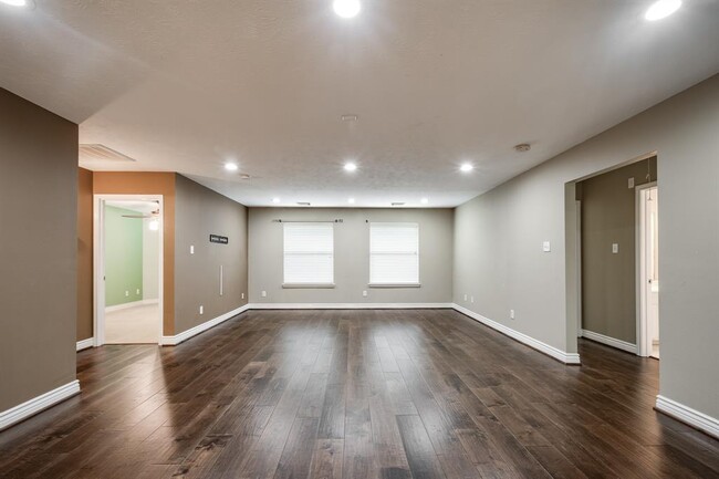 Building Photo - 5914 Shadow Creek Ct