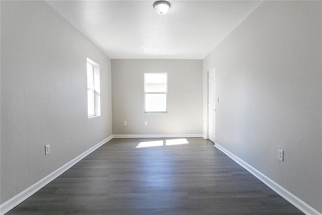 Building Photo - 1205 Ave F