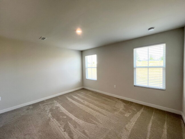 Building Photo - Charming 3BD, 2BA Fuquay Varina Home with ...