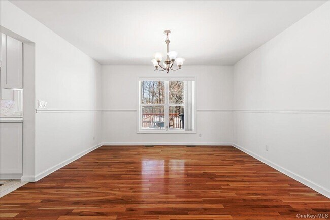 Building Photo - 44 Greenvale Cir