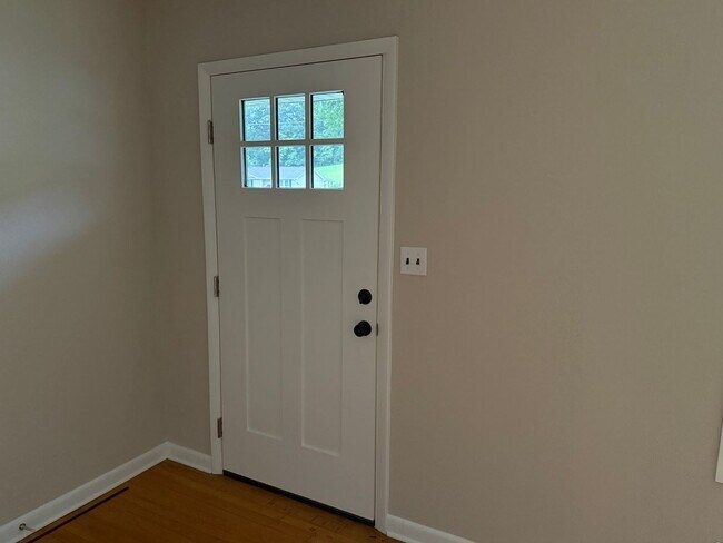 Building Photo - Spotless & Spacious! 3BR Home Near Volunte...