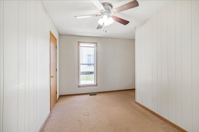 Building Photo - short term lease available