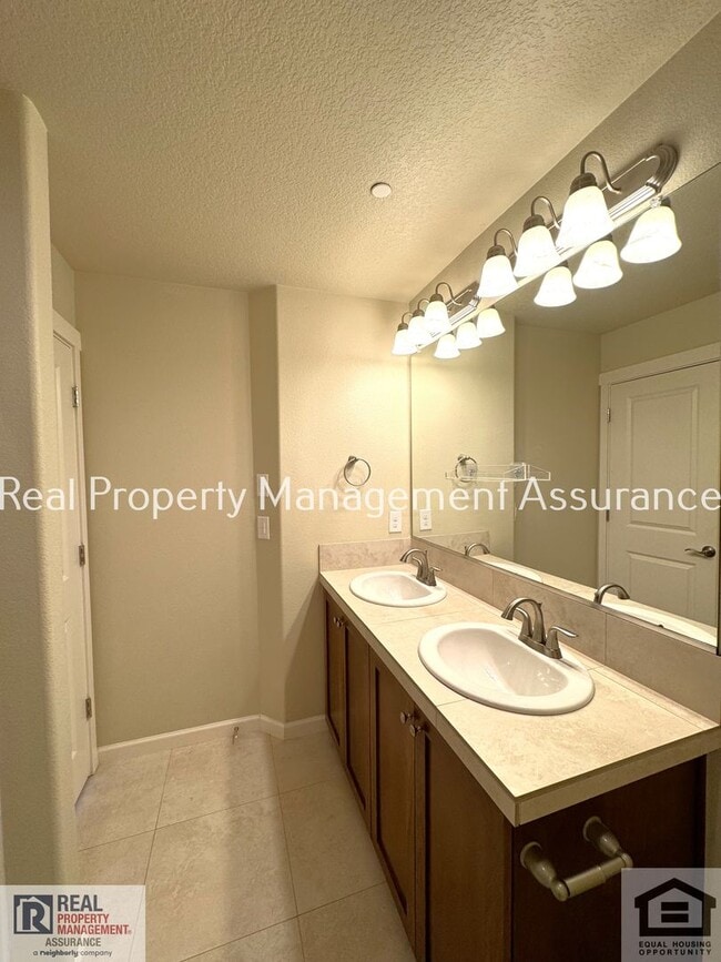 Building Photo - Spacious, well-designed home in desirable River Terrace community in Beaverton/Sherwood!