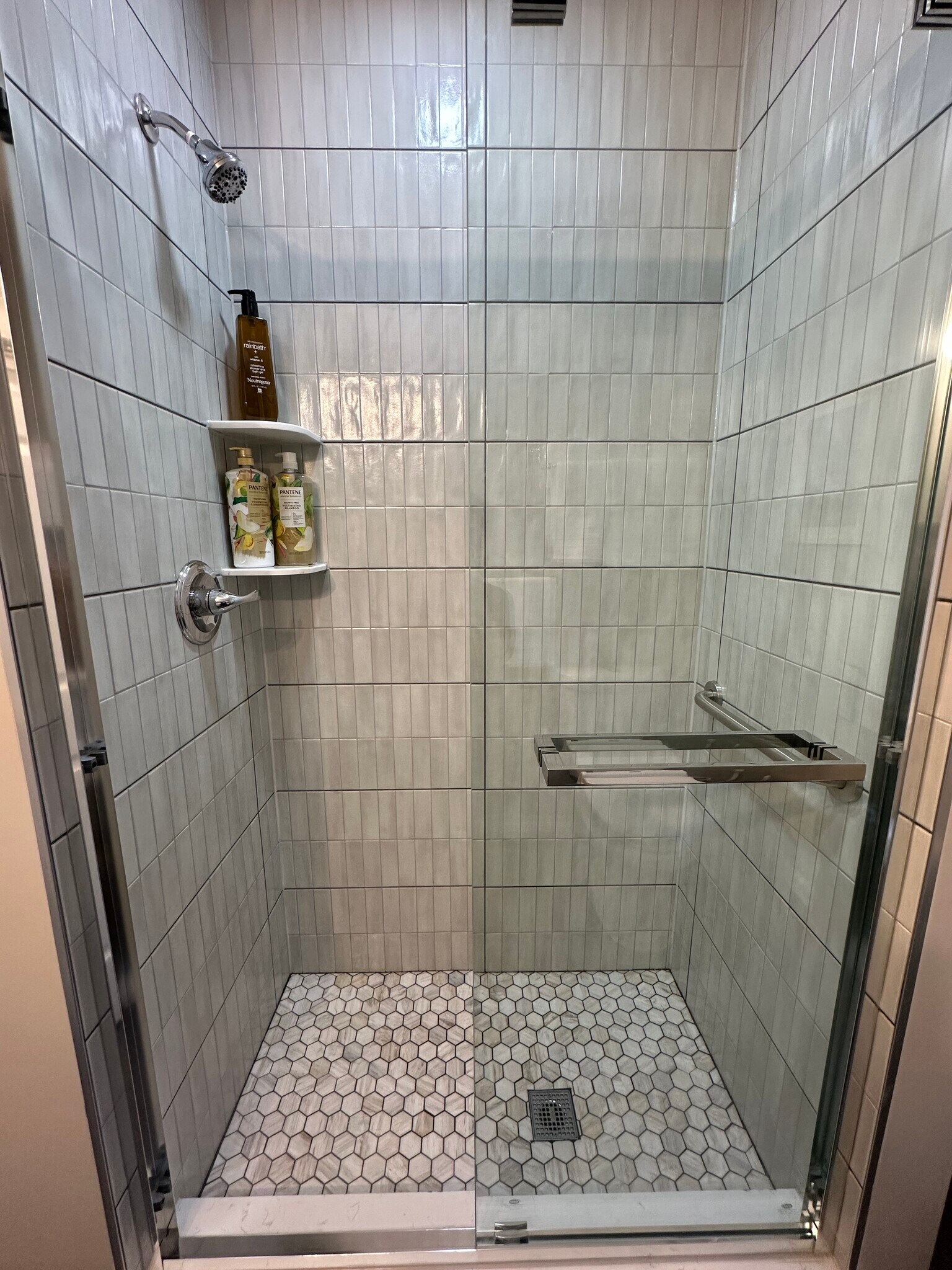 Building Photo - 5640 Beacon St