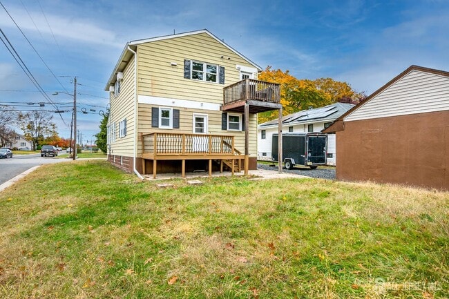 Building Photo - 93 Player Ave