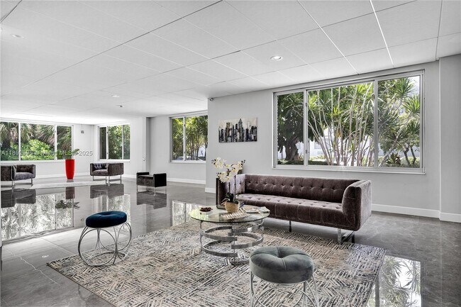 Building Photo - 9700 E Bay Harbor Dr